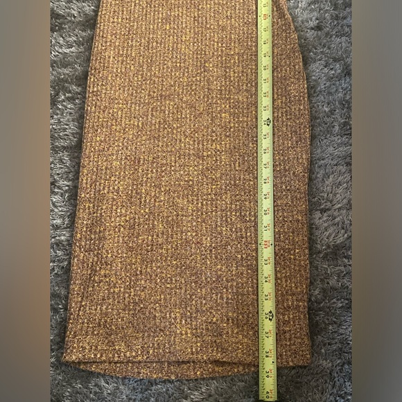 UGHI European Collection midi/maxi Dress w/ fine detailings - Picture 10 of 10